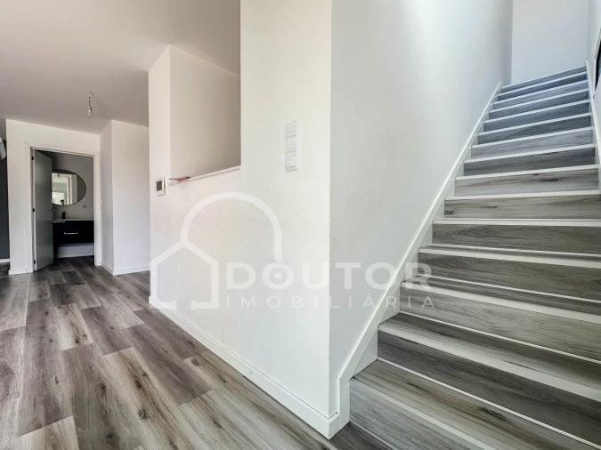 Moradia T3 para Venda em Fajã da Ovelha Foto 17