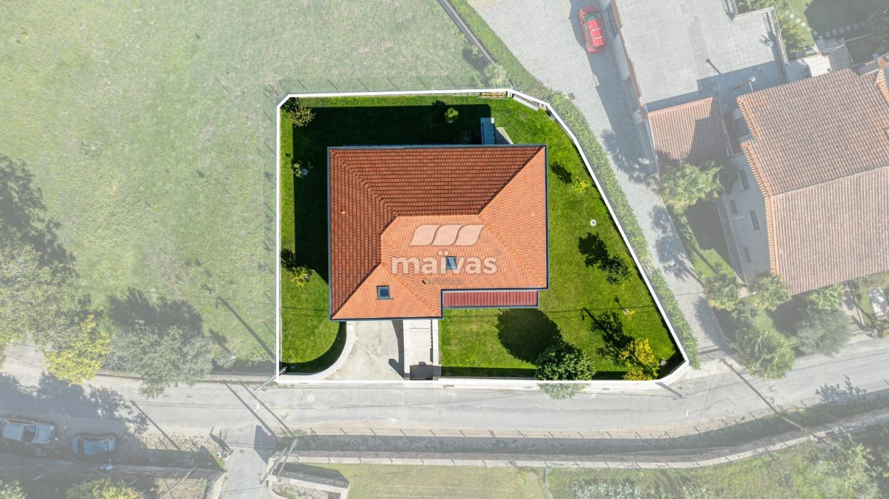 Moradia T4 para Venda em Cervães Foto 40