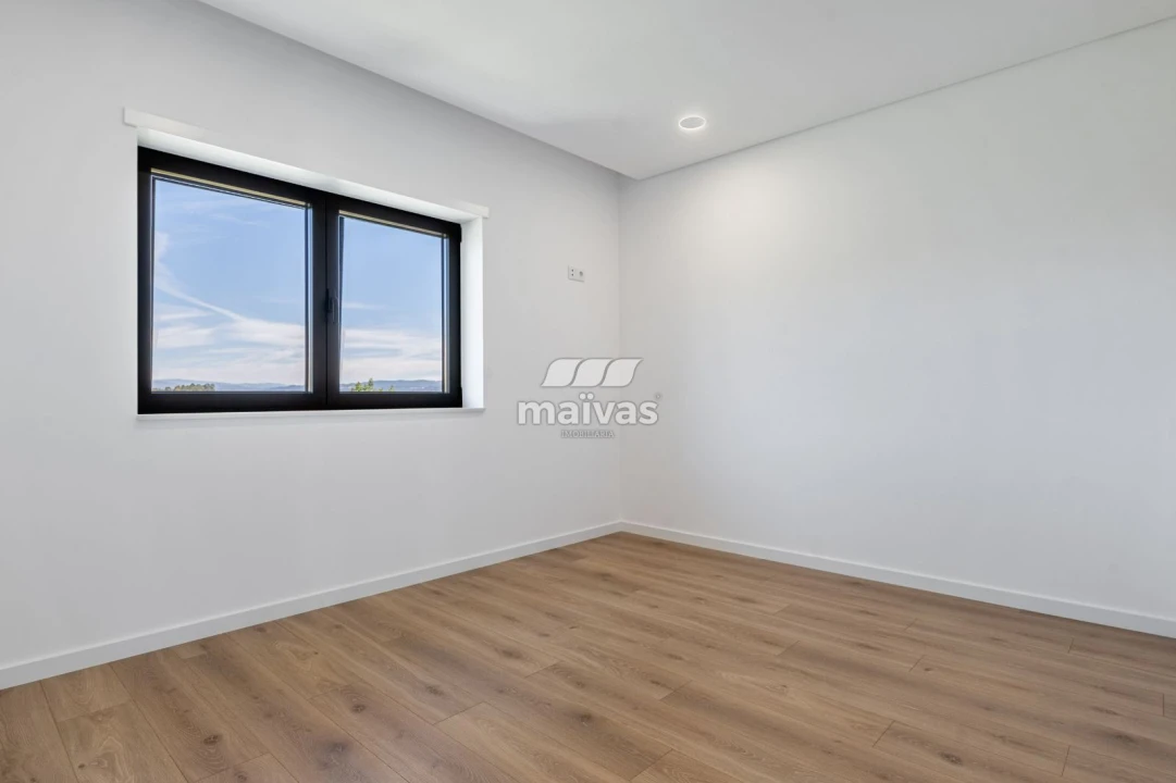 Moradia T4 para Venda em Cervães Foto 13