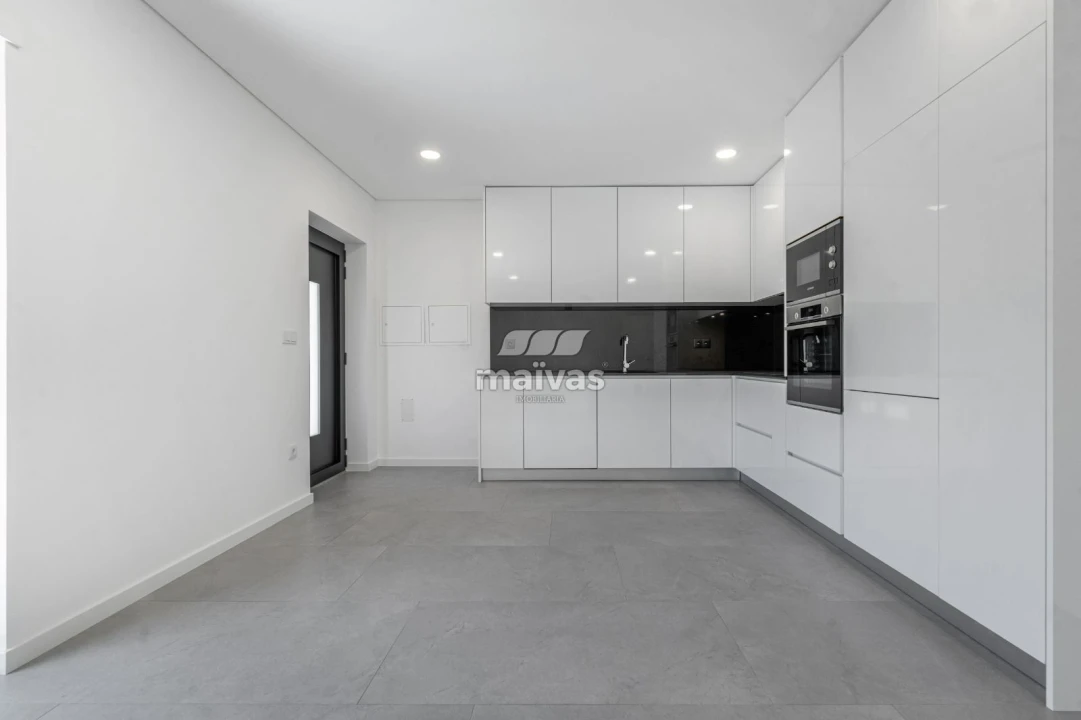 Moradia T4 para Venda em Cervães Foto 6