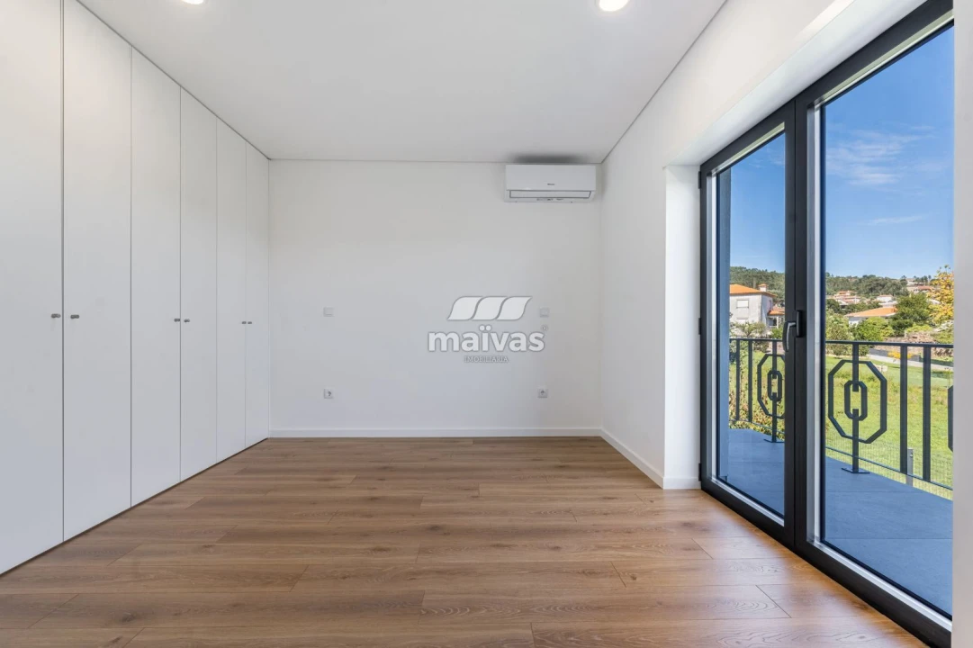 Moradia T4 para Venda em Cervães Foto 18