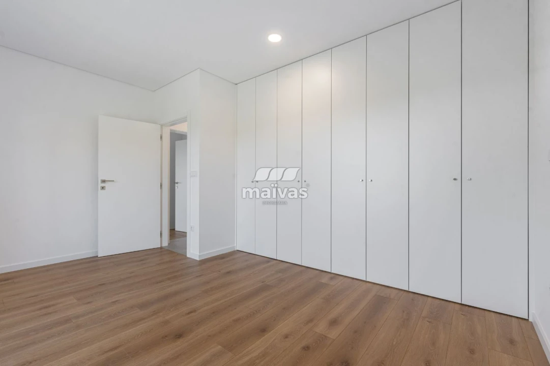 Moradia T4 para Venda em Cervães Foto 9