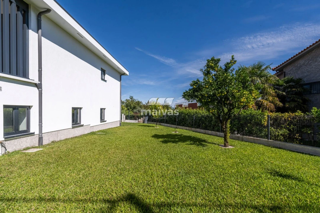 Moradia T4 para Venda em Cervães Foto 35