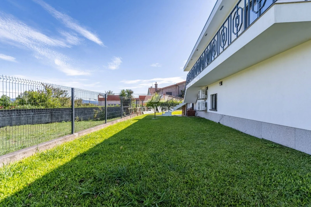 Moradia T4 para Venda em Cervães Foto 36