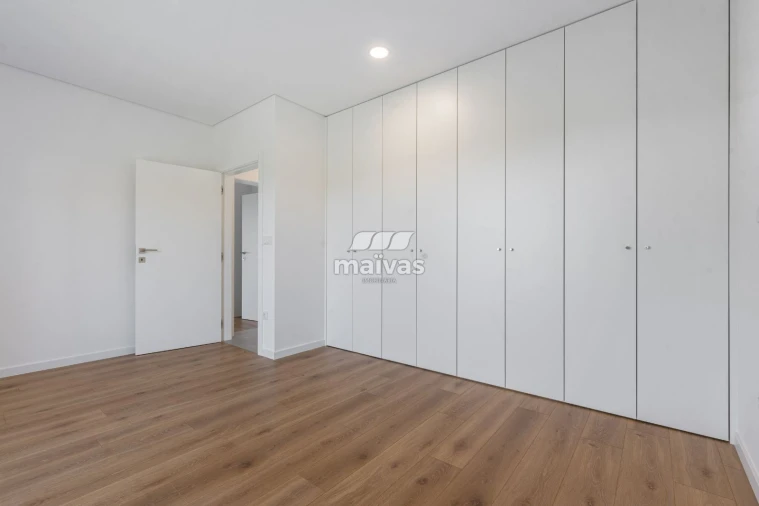 Moradia T4 para Venda em Cervães Foto 9