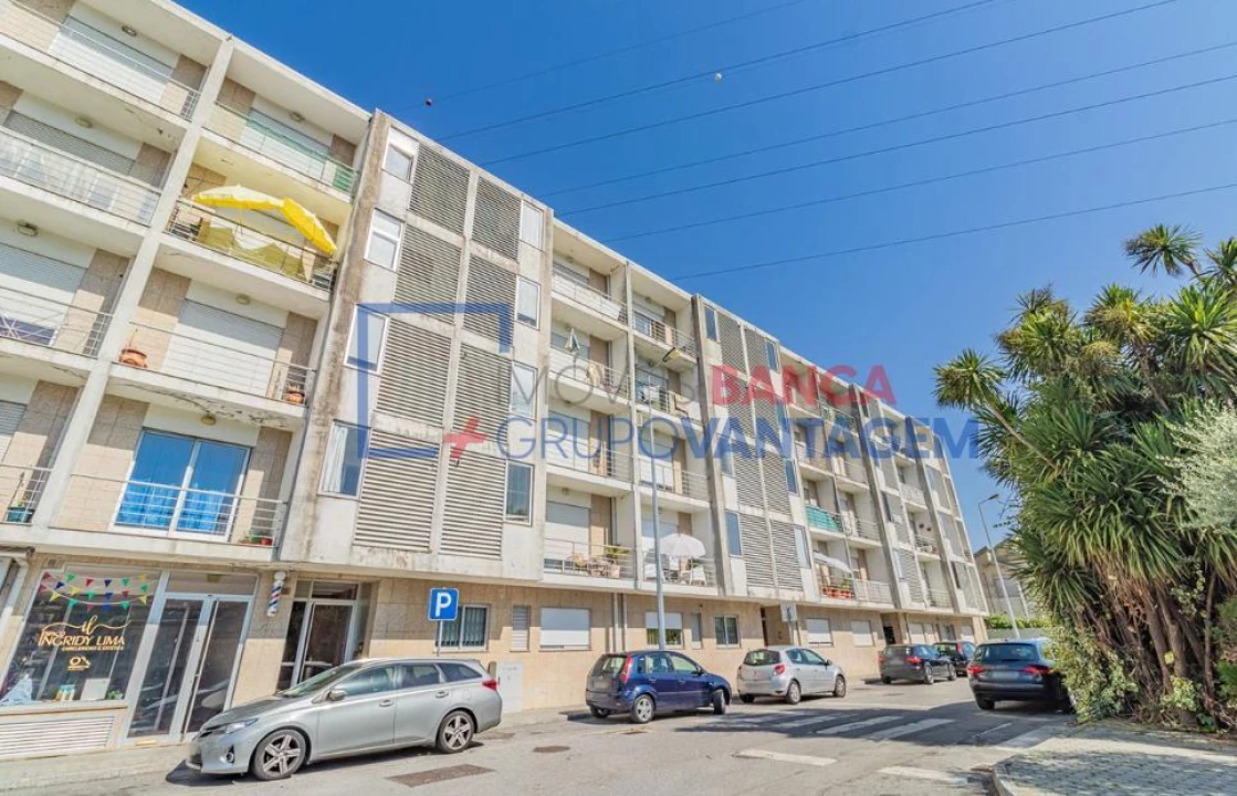 Apartamento T1 para Venda em Rebordosa Foto 2