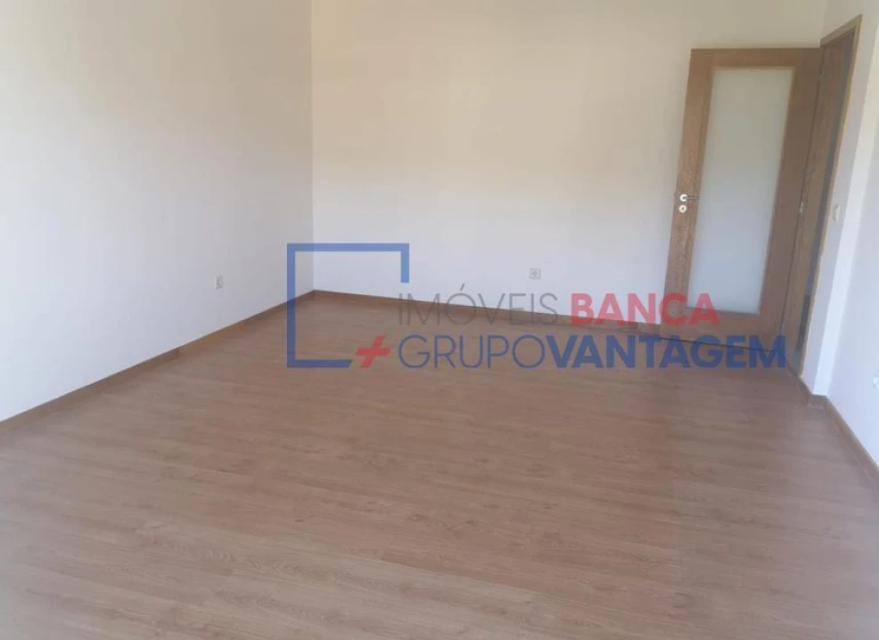 Apartamento T1 para Venda em Rebordosa Foto 4