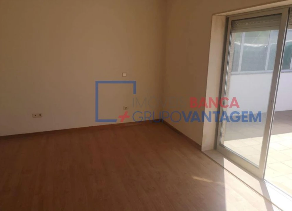 Apartamento T1 para Venda em Rebordosa Foto 5
