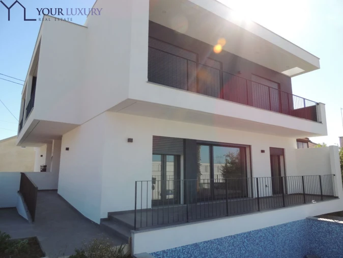 Moradia T4 para Venda em Pontinha e Famões Foto 9