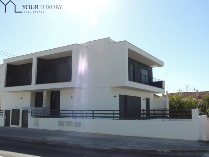 Moradia T4 para Venda em Pontinha e Famões Foto 40