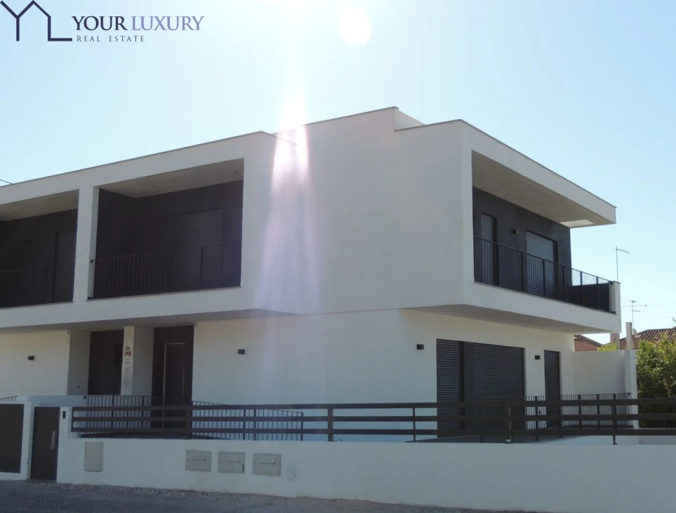 Moradia T4 para Venda em Pontinha e Famões Foto 1