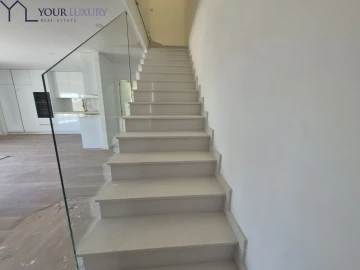 Moradia T4 para Venda em Pontinha e Famões