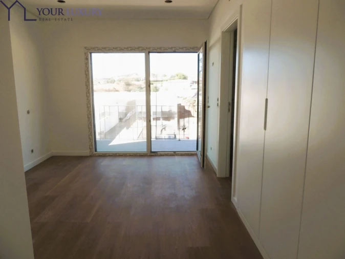 Moradia T4 para Venda em Pontinha e Famões Foto 13