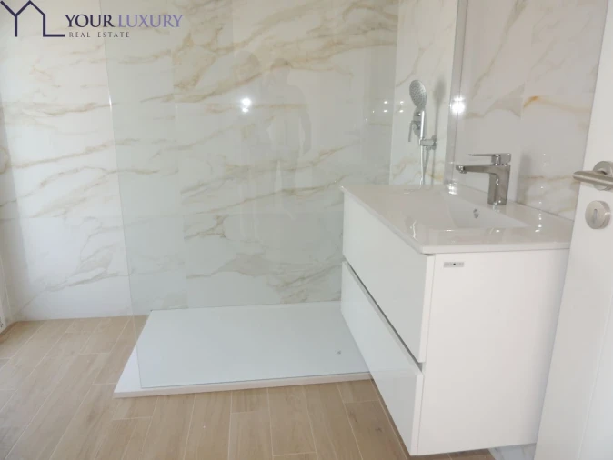 Moradia T4 para Venda em Pontinha e Famões Foto 12