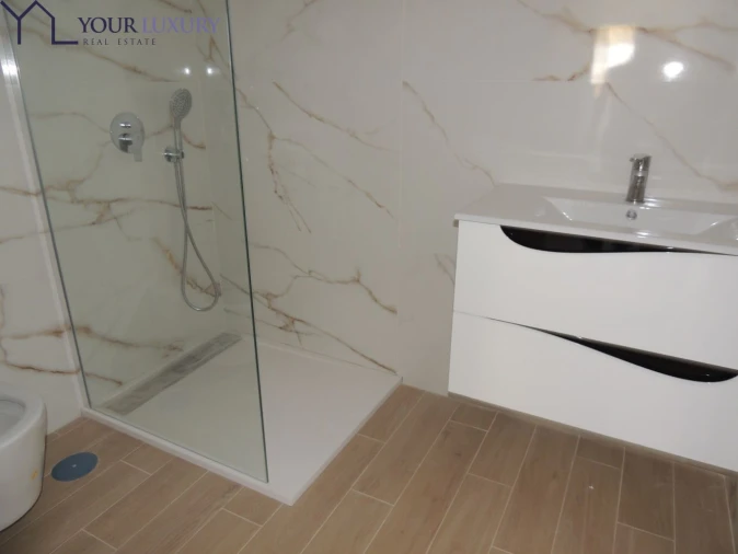 Moradia T4 para Venda em Pontinha e Famões Foto 5