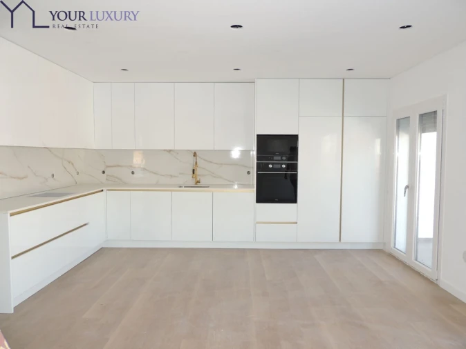 Moradia T4 para Venda em Pontinha e Famões Foto 2