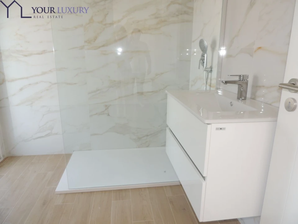 Moradia T4 para Venda em Pontinha e Famões Foto 12