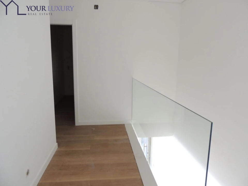 Moradia T4 para Venda em Pontinha e Famões Foto 9