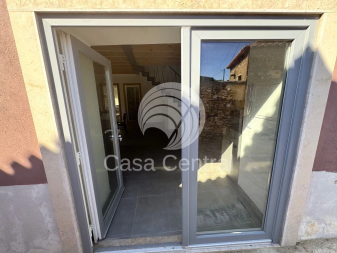 Moradia T2 para Venda em Almargem do Bispo, Pêro Pinheiro e Montelavar Foto 9