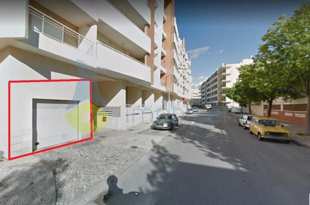 Garagem para Venda em Armação de Pera Foto 1