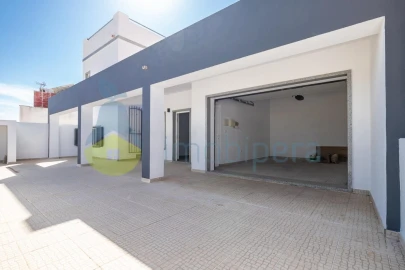 Moradia T4 para Venda em Mexilhoeira Grande