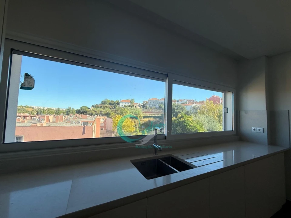 Apartamento T3 para Venda em Almada, Cova da Piedade, Pragal e Cacilhas Foto 5