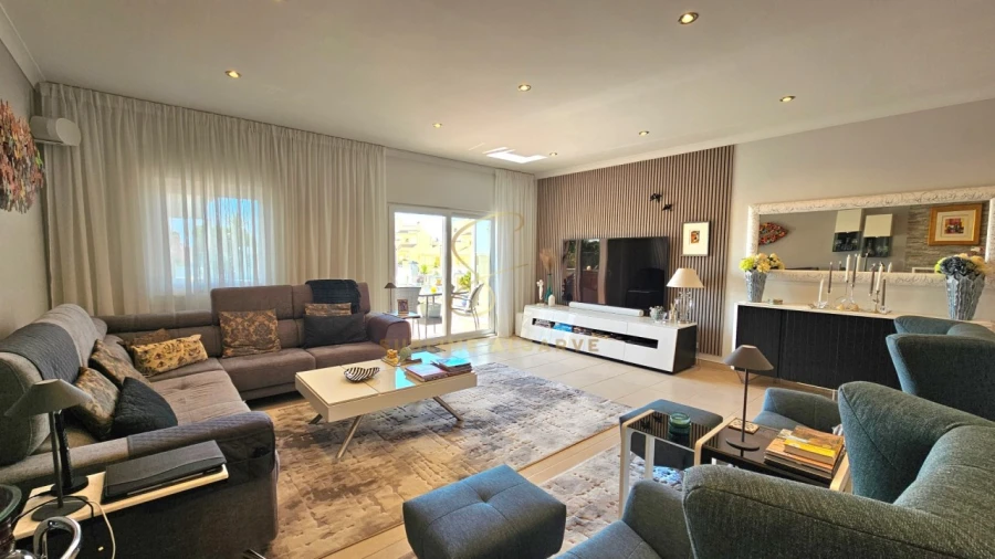 Moradia T4 para Venda em Luz Foto 16