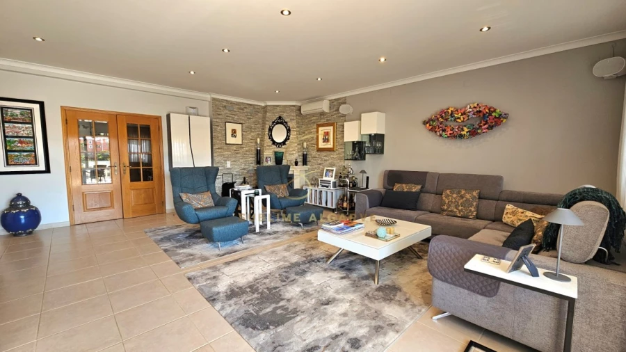 Moradia T4 para Venda em Luz Foto 17