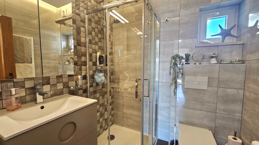 Moradia T4 para Venda em Luz Foto 26