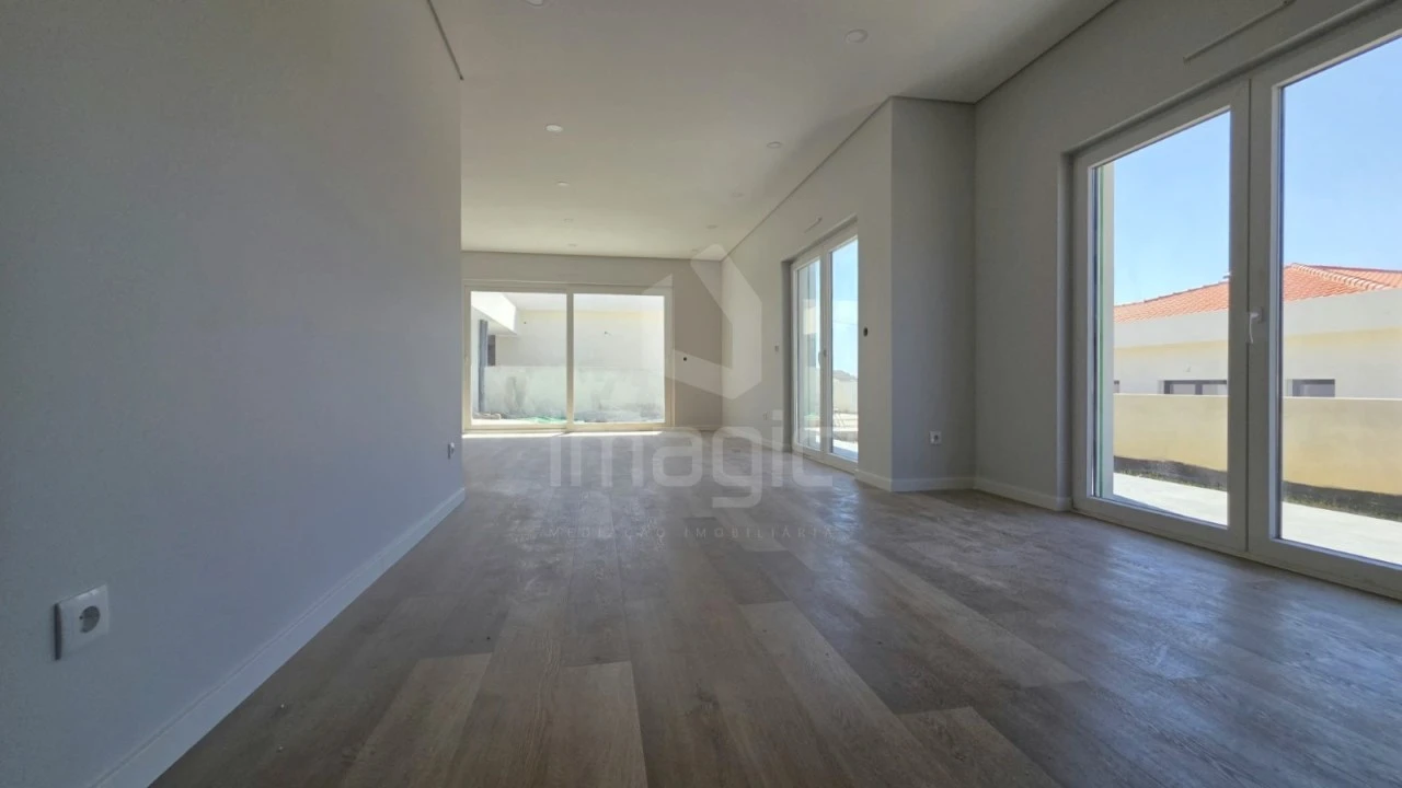 Moradia T4 para Venda em Santo Isidoro Foto 7