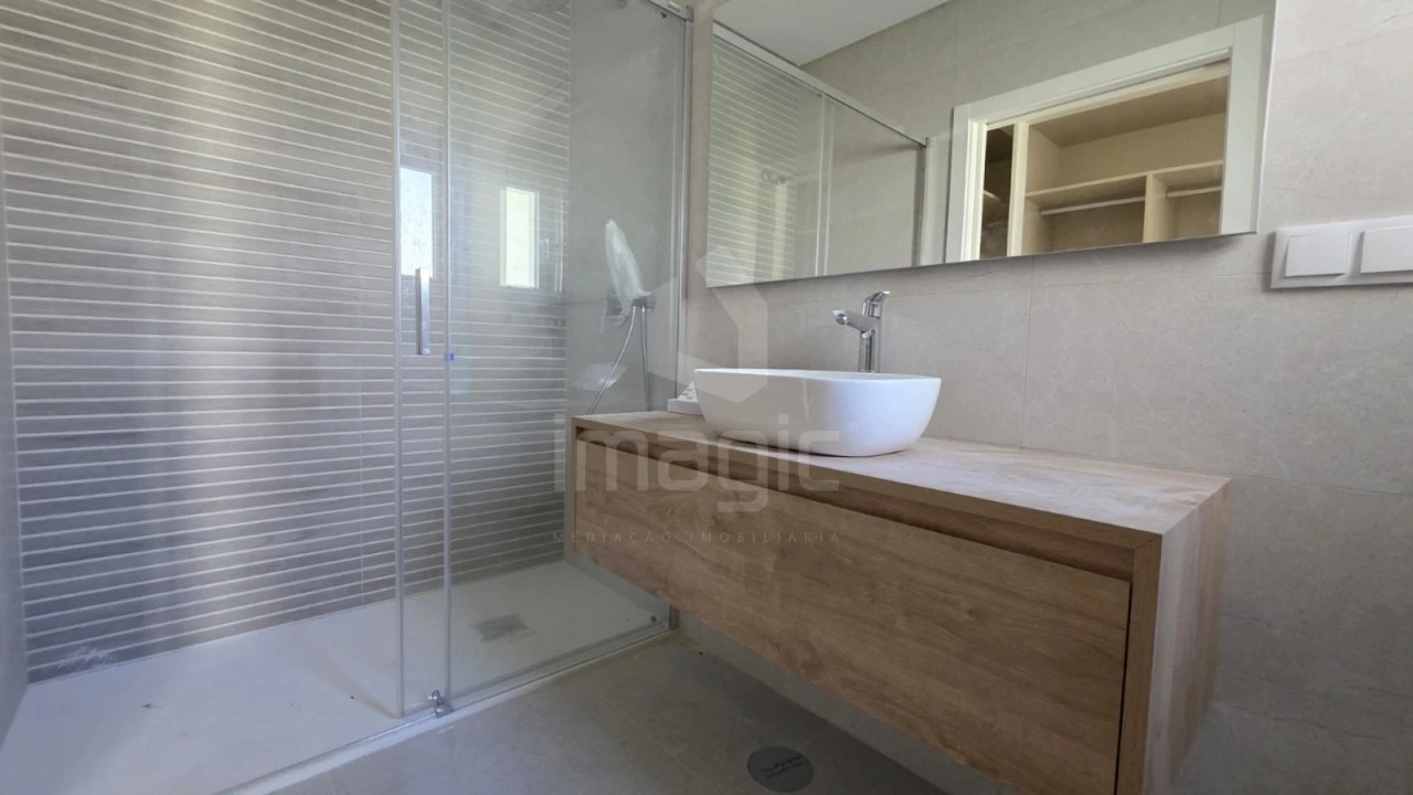 Moradia T4 para Venda em Santo Isidoro Foto 12