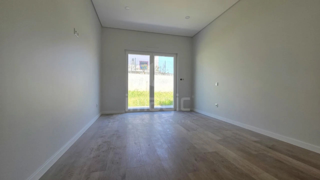 Moradia T4 para Venda em Santo Isidoro Foto 15