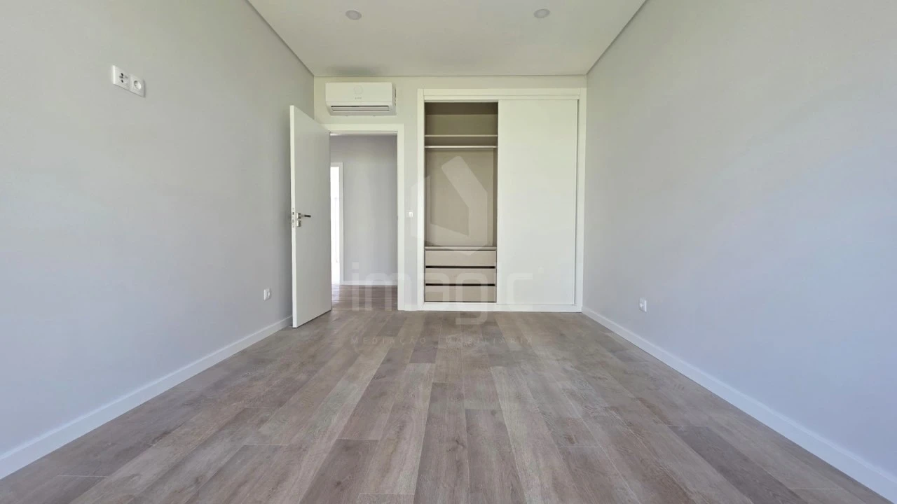 Moradia T4 para Venda em Santo Isidoro Foto 18