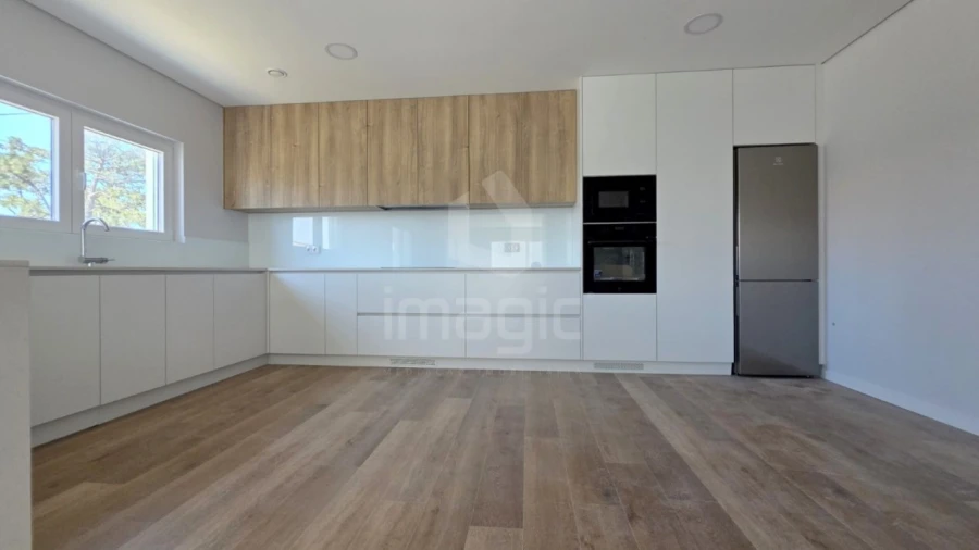 Moradia T4 para Venda em Santo Isidoro Foto 3