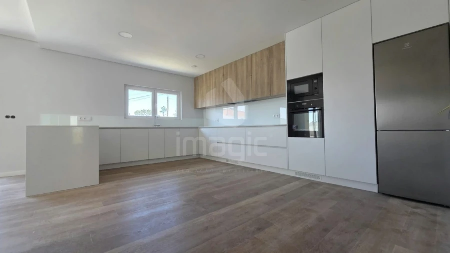 Moradia T4 para Venda em Santo Isidoro Foto 4