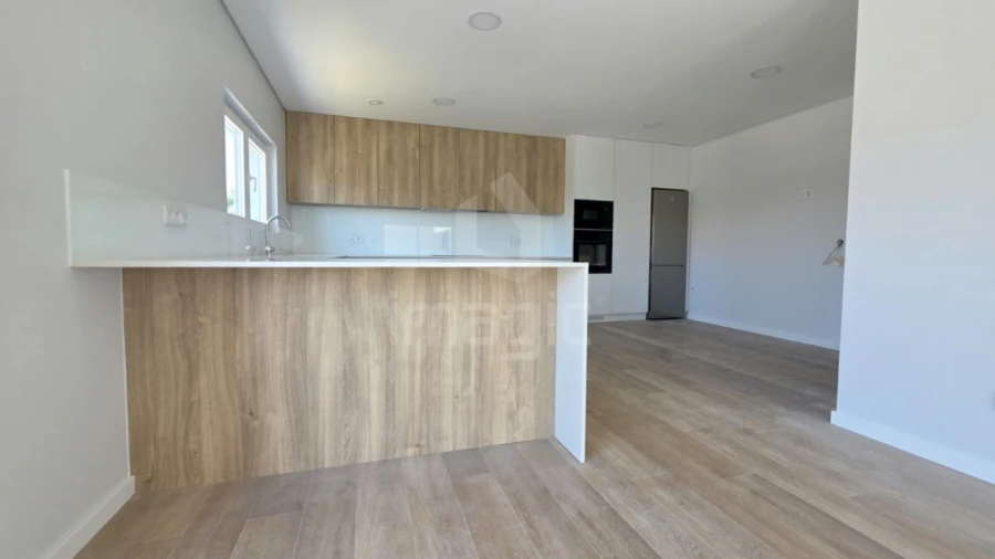 Moradia T4 para Venda em Santo Isidoro Foto 5