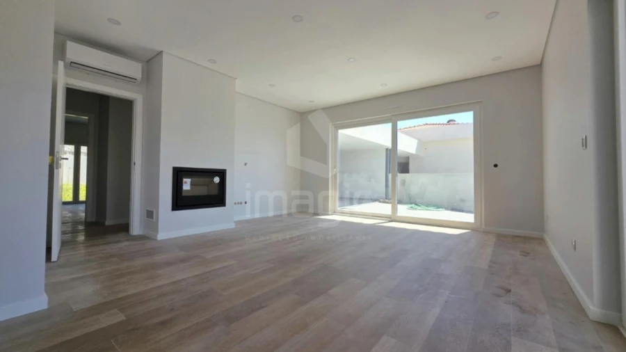 Moradia T4 para Venda em Santo Isidoro Foto 6