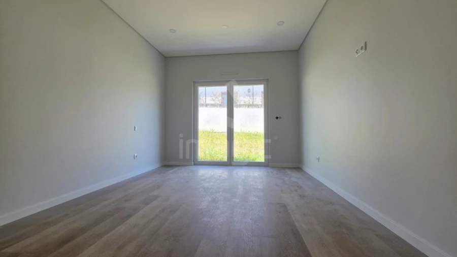 Moradia T4 para Venda em Santo Isidoro Foto 9