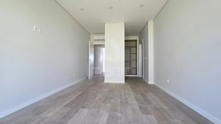 Moradia T4 para Venda em Santo Isidoro Foto 10