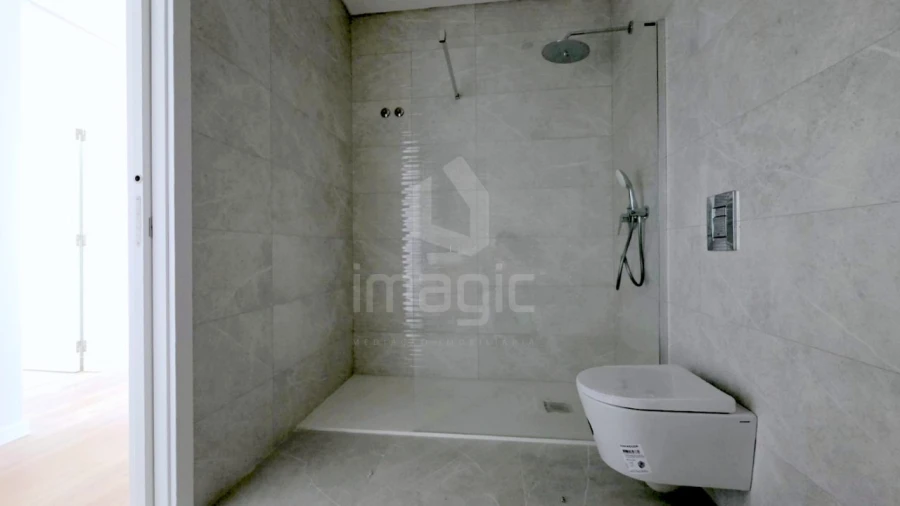 Moradia T4 para Venda em Santo Isidoro Foto 19