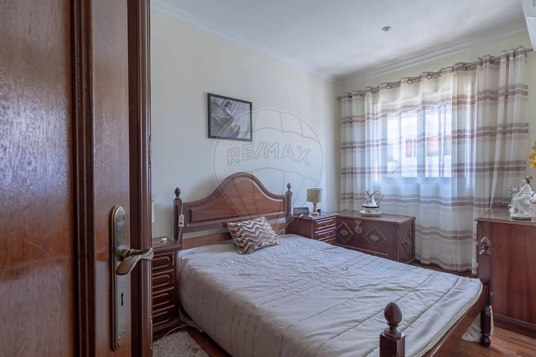 Moradia T3 para Venda em Oliveira do Douro Foto 12