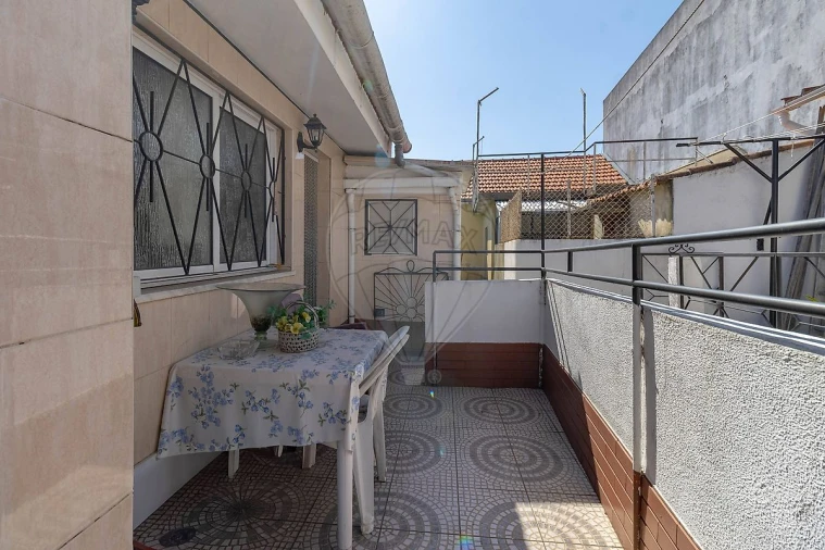 Moradia T3 para Venda em Oliveira do Douro Foto 19