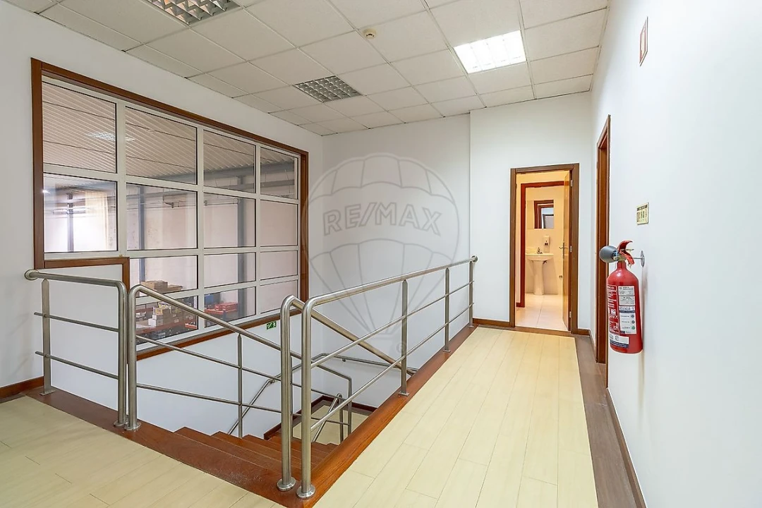 Armazém para Venda em Mafamude e Vilar do Paraíso Foto 22