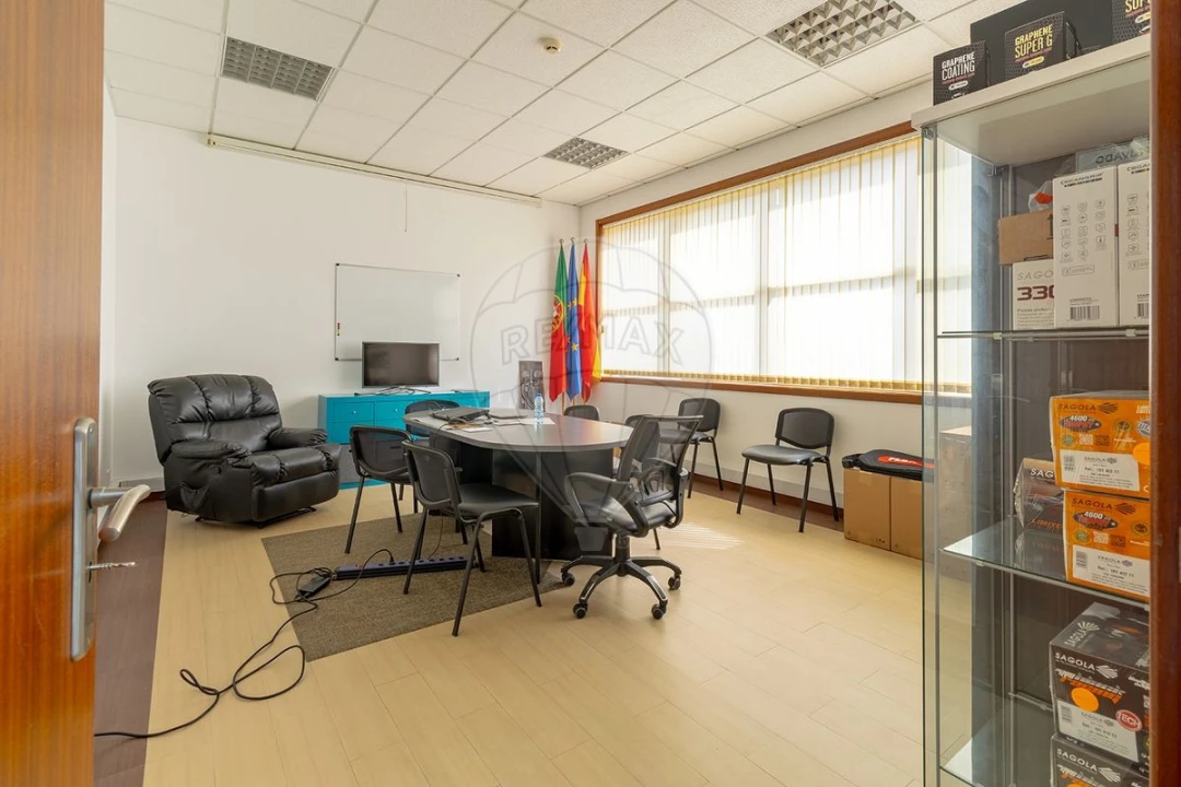 Armazém para Venda em Mafamude e Vilar do Paraíso Foto 17