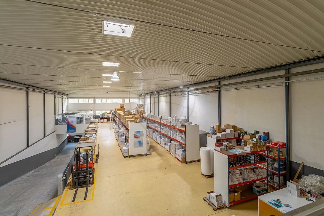 Armazém para Venda em Mafamude e Vilar do Paraíso Foto 32