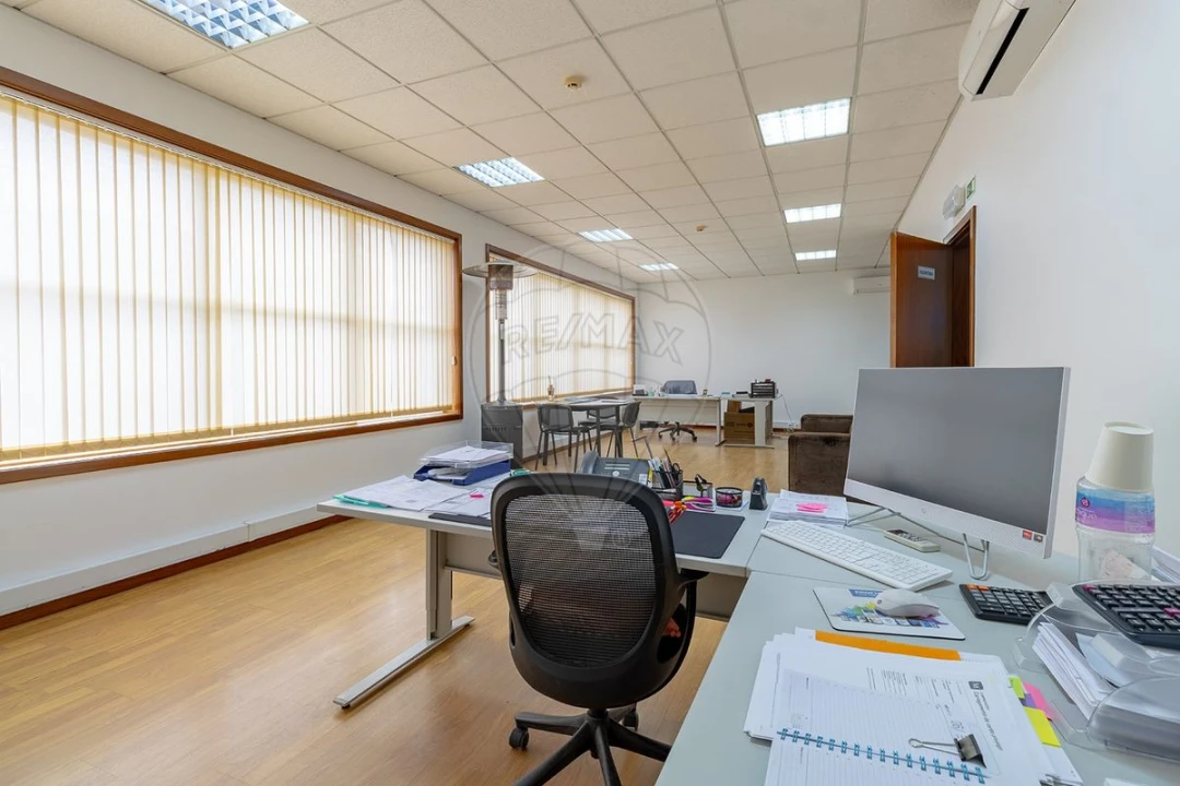 Armazém para Venda em Mafamude e Vilar do Paraíso Foto 24