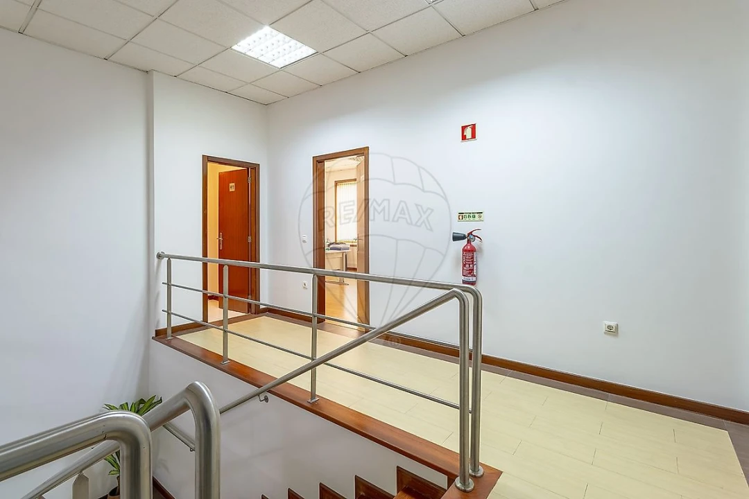 Armazém para Venda em Mafamude e Vilar do Paraíso Foto 39