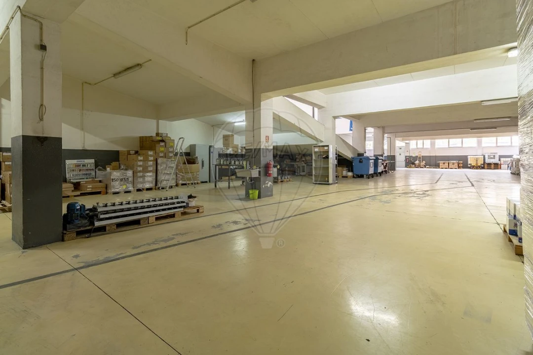 Armazém para Venda em Mafamude e Vilar do Paraíso Foto 18