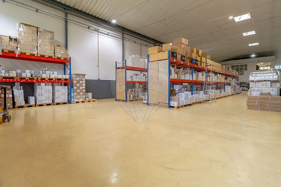 Armazém para Venda em Mafamude e Vilar do Paraíso Foto 9