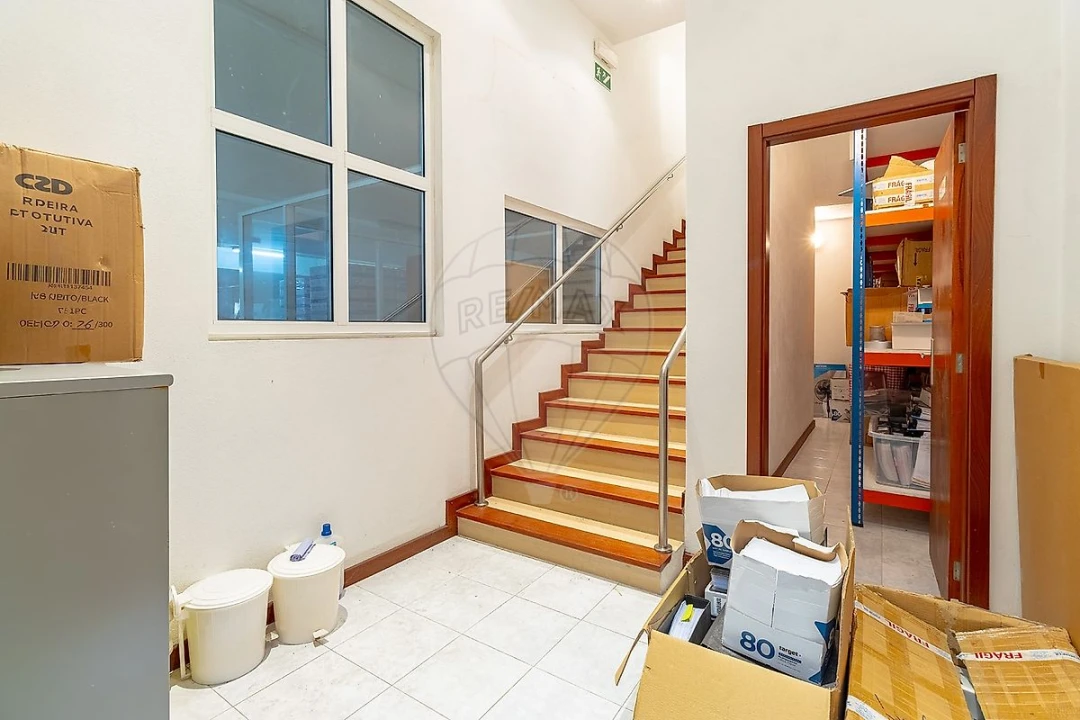 Armazém para Venda em Mafamude e Vilar do Paraíso Foto 34